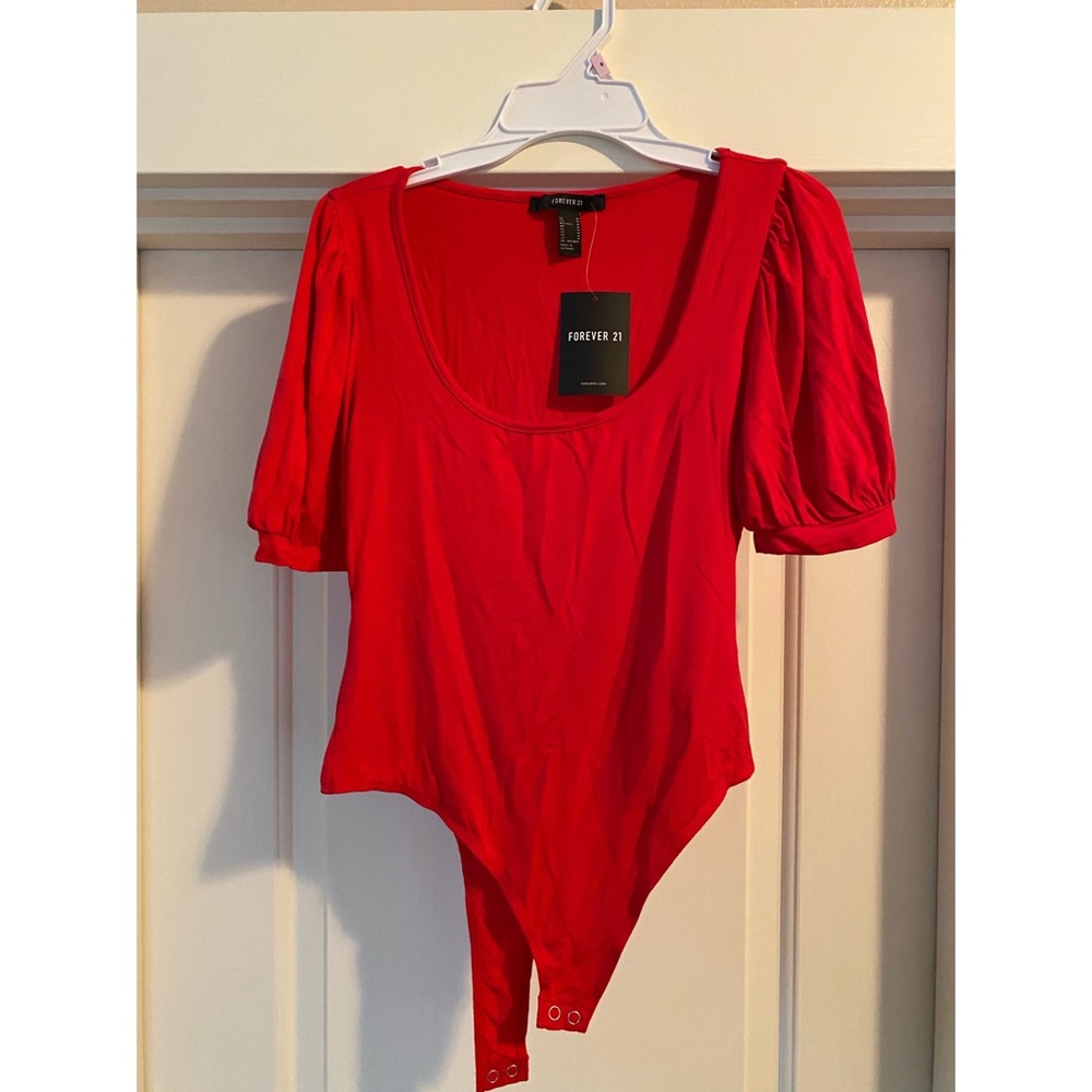 Women’s puff sleeve red body suit medium
